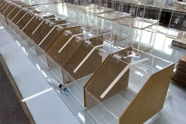 Quality control inspection of acrylic displays